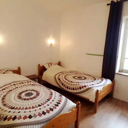 Hébergement de vacances De Groupe Du Viaduc Des Fades