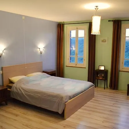 De Groupe Du Viaduc Des Fades Hébergement de vacances Les Ancizes-Comps